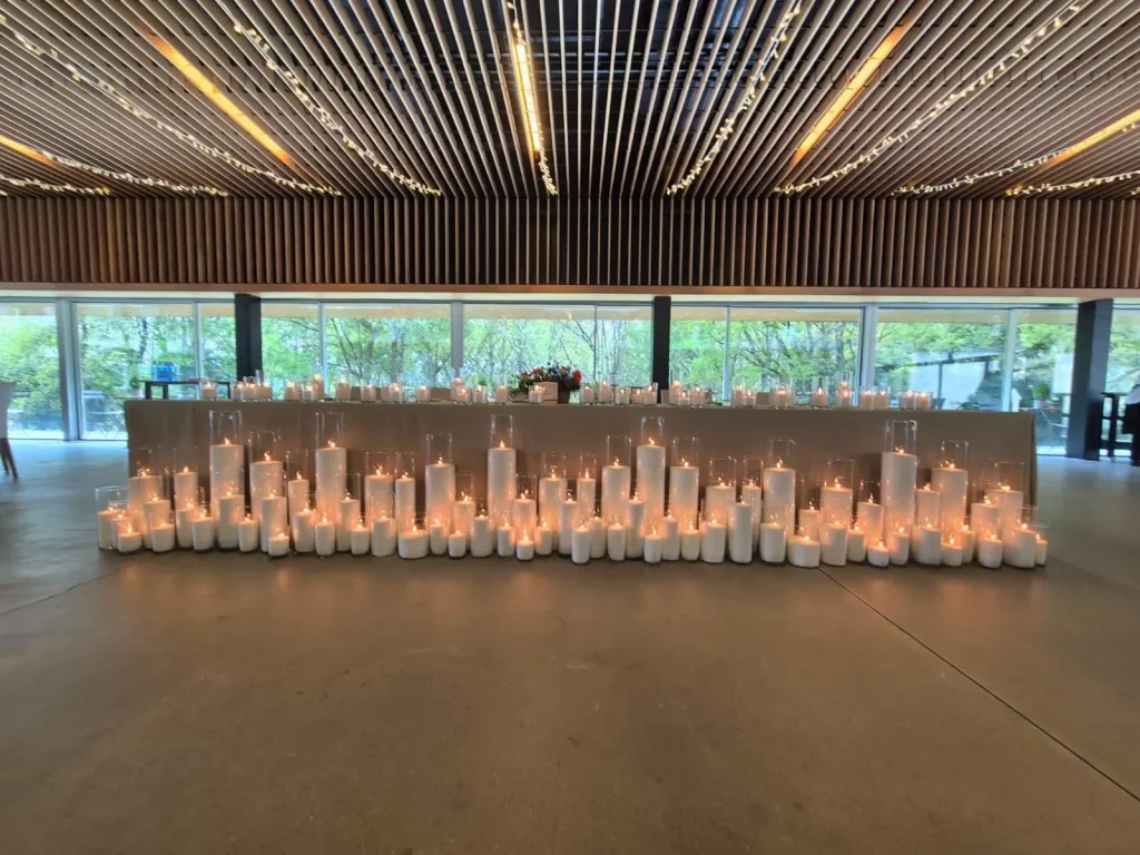 Servicio de alquiler de velas para bodas y fiestas en pazos de Galicia, España y el Norte de Portugal. Decoración con iluminación de velas para eventos exclusivos y celebraciones de lujo
